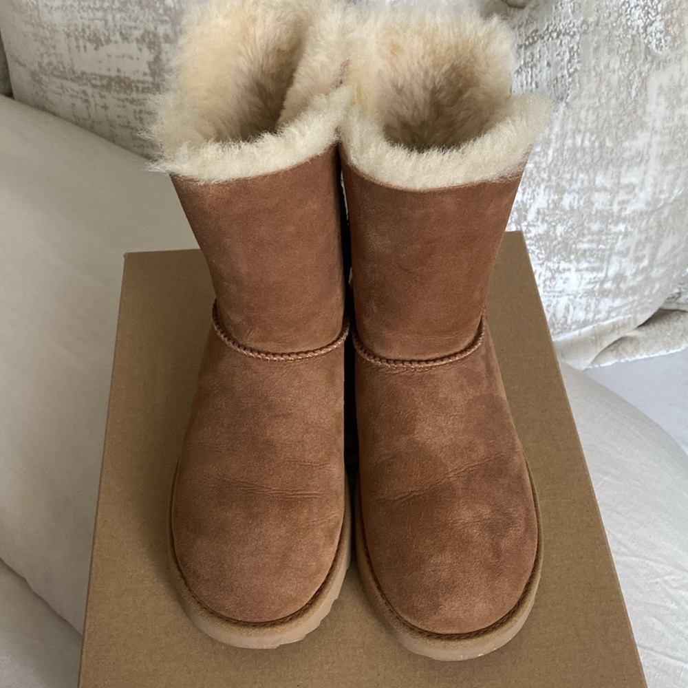 UGG | Classic High-Low Short Boot II - Picture 5 of 5